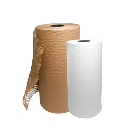 Glattes, weißes Papier und gestanztes braunes Papier auf Rollen