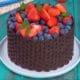 Schokoladenkuchen verziert mit Luftpolsterfolien Muster